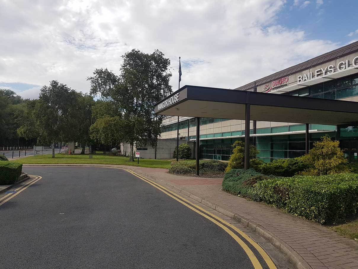 baileys-entrance-before2